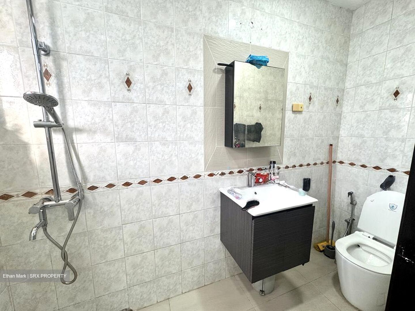 Loyang Villas (D17), Terrace #525292011